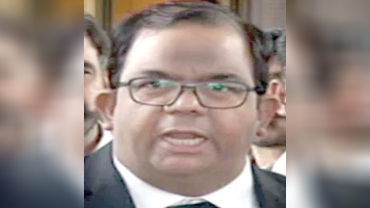 عمران موقف سے ہٹنے پر تیار نہیں 