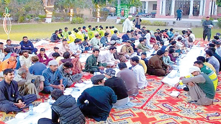 میاں چنوں میں بھی ’’مریم  کے مہمان دسترخوان ‘‘قائم 