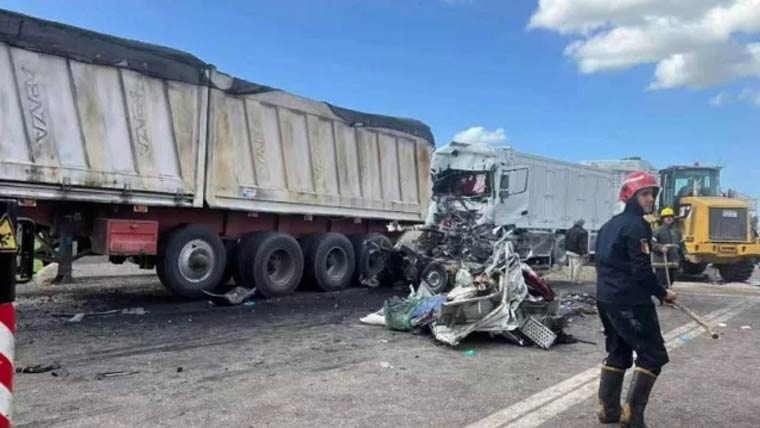  مصر :ٹرک اور مسافر بس میں  تصادم، 18 افراد ہلاک، 3 زخمی