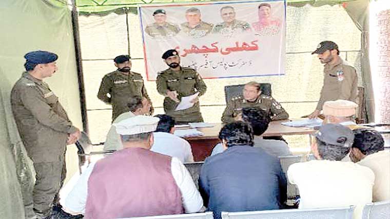  چنیوٹ: ڈی پی اوکی کھلی کچہری، شہریوں کے مسائل کا فوری ازالہ