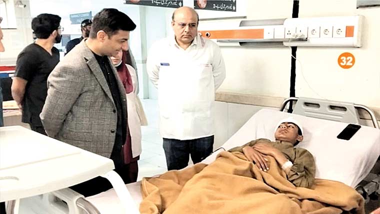 ڈپٹی کمشنر کا الائیڈ ہسپتال کا دورہ، طبی سہولیات کا جائزہ 