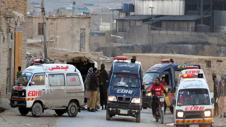 بلوچستان،پختونخوا:دہشتگردوں کے حملے،14مزدوراغوا،7حملہ آور ہلاک