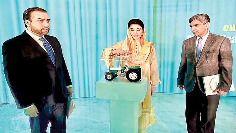 گرین ٹریکٹر پر وگرام فیز3کا افتتاح،کاشتکاروں کی فلاح وبہبود ترجیح:مریم نواز