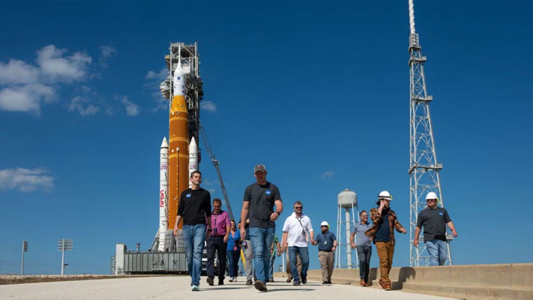 ناسا کا خلابازوں کو چاند پر  بھیجنے کا مشن تاخیر کا شکار