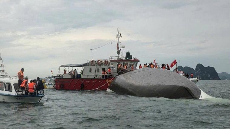 ویتنام :مسافر کشتی اور جہاز  کے تصادم میں 6افراد ہلاک 