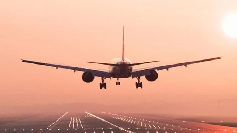 مسافر کی طبیعت خراب ہونے  پر اسلام آباد جانیوالی پرواز  کی کراچی میں ہنگامی لینڈنگ