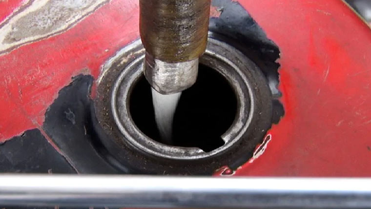 پٹرو لیم مصنوعات میں سستا کیمیکل ملا کر مہنگے داموں بیچنے کا انکشاف