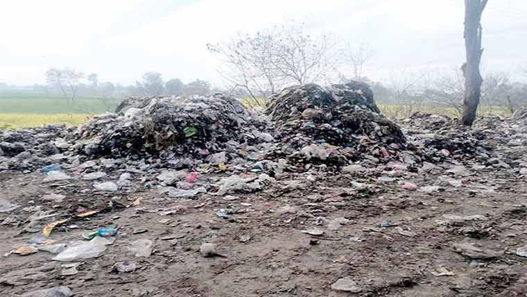 سمبڑیال : نہر اپر چناب ملکھانوالہ روڈ پر خود ساختہ ڈمپنگ پوائنٹ قائم، گزرنا محال 