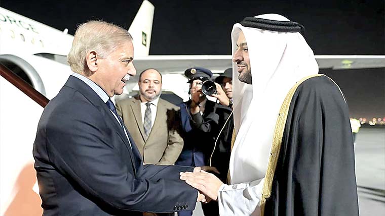 وزیر اعظم شہبازشریف 2 روزہ  سرکاری دورے پر قطر پہنچ گئے