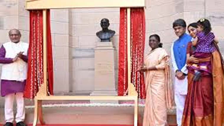 نئی دہلی :برطانوی معمار کی جگہ آزادی  پسند رہنما چکرورتی کا مجسمہ نصب