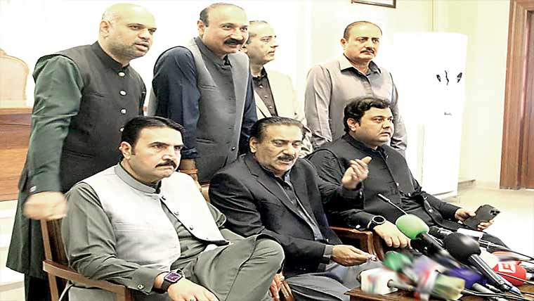  حکومت عمران کی صحت بارے حقائق قوم کوبتائے : معین قریشی 