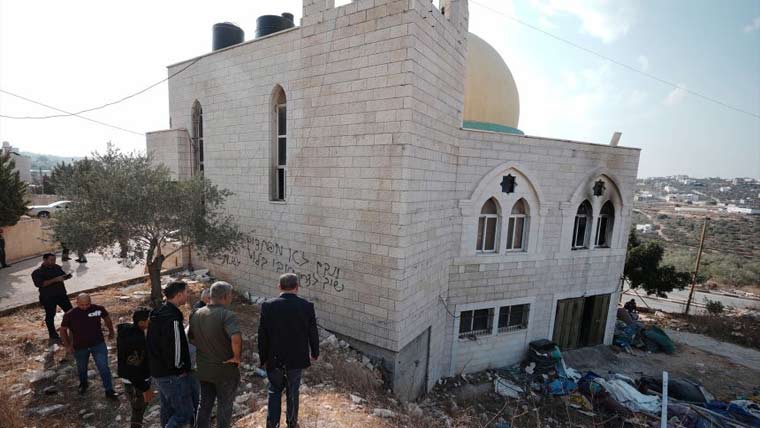 اسرائیلی آبادکاروں کی مغربی کنارے میں مسجد جلانے کی کوشش