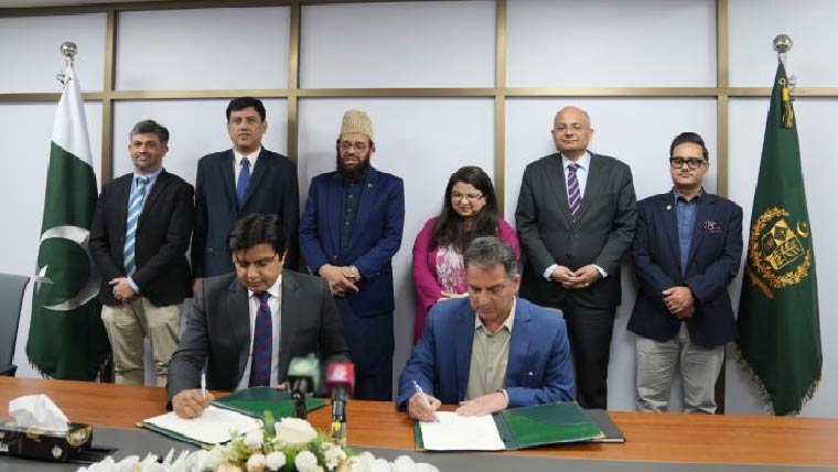 حج آپریشن ڈیجیٹلائز کرنے کیلئے وزارتِ آئی ٹی، مذہبی امور میں معاہدہ 