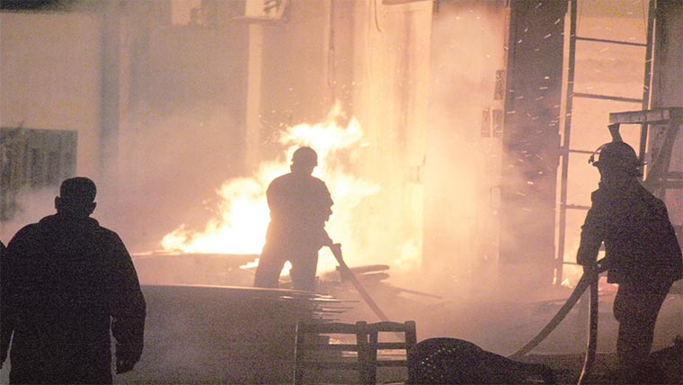 شاہ فیصل کالونی میں سلنڈردھماکا،بچی سمیت 4زخمی