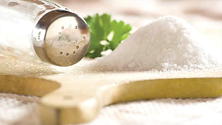 کھانے میں اضافی نمک سے ڈپریشن کا خطرہ بڑھ جاتا ہے 