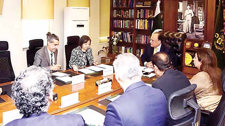 وزیرِ خزانہ سے کنٹری ڈائریکٹرعالمی بینک کی ملاقات  ترقیاتی تعاون اور اصلاحاتی ایجنڈے پر تبادلہ خیال