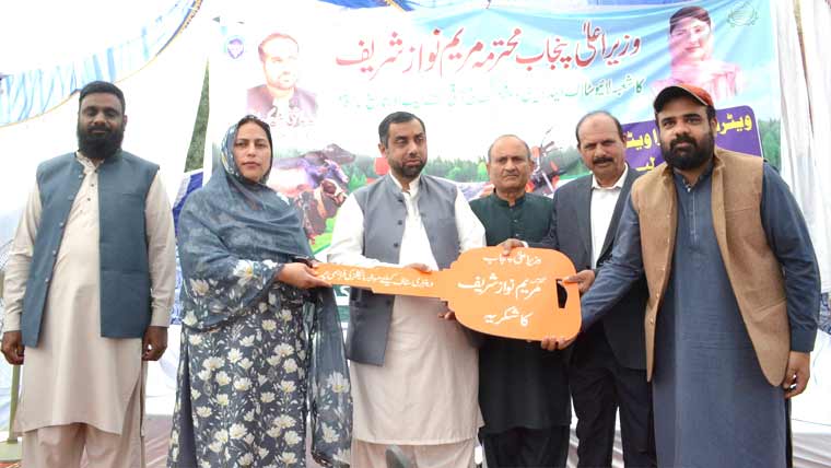 خانیوال:محکمہ لائیو اسٹاک کے افسروں کو موٹر سائیکلیں فراہم