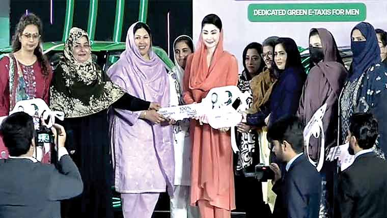 ای ٹیکسی سکیم کا آغاز، عوام کی خدمت کیلئے 5 سال کا وقت کم : مریم نواز 