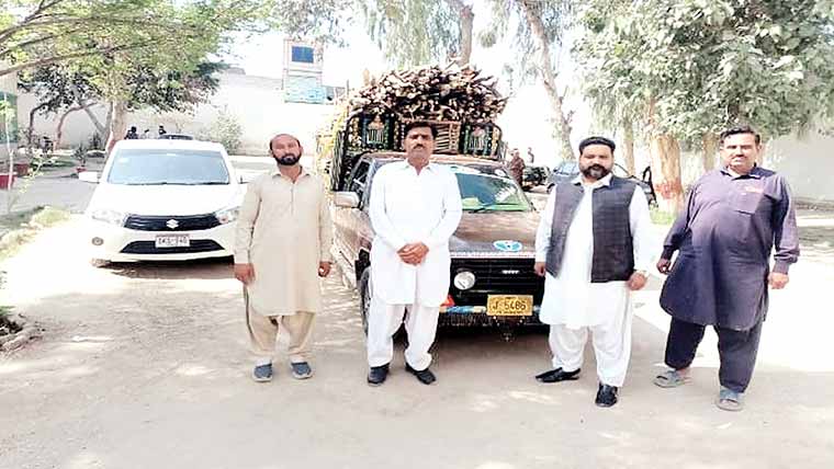 ٹمبر مافیا کے خلاف کریک ڈاؤن، لکڑی سے لوڈ گاڑی ضبط