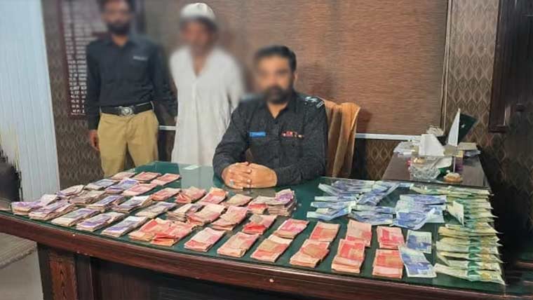 کراچی :لکھ پتی گداگر گرفتار، 1 لاکھ 10ہزار روپے برآمد