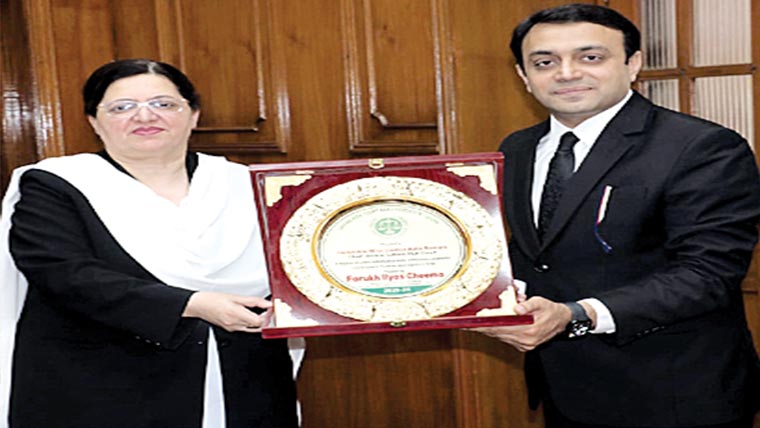 چیف جسٹس لاہور ہائیکورٹ  سے سیکرٹری ہائیکورٹ بار کی  قیادت میں وفد کی ملاقات 