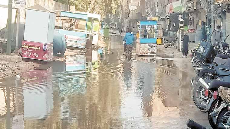 حیدر آباد:گنجان آباد بنگالی کالونی میں ایک ماہ سے گندا پانی جمع