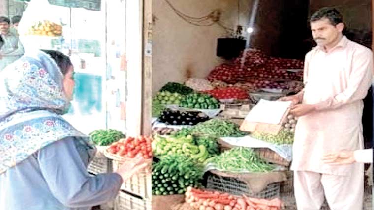 اسسٹنٹ کمشنر شاہپور کا پیرا فورس  کے ہمراہ جھاوریاں کا دورہ 