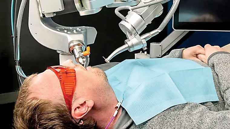 دنیا کا پہلا دانتوں کو ازخود صاف کرنے والا روبوٹ تیار