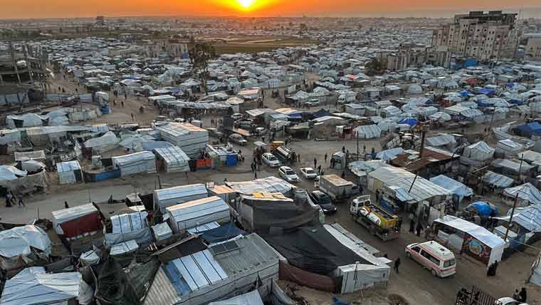 اسرائیل کی غزہ میں 37امدادی  تنظیموں کو پابندی کی دھمکی 