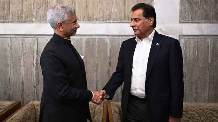 جنگ  کے  بعد  پہلی  بار  پاکستان ،بھارت  کا  مصافحہ