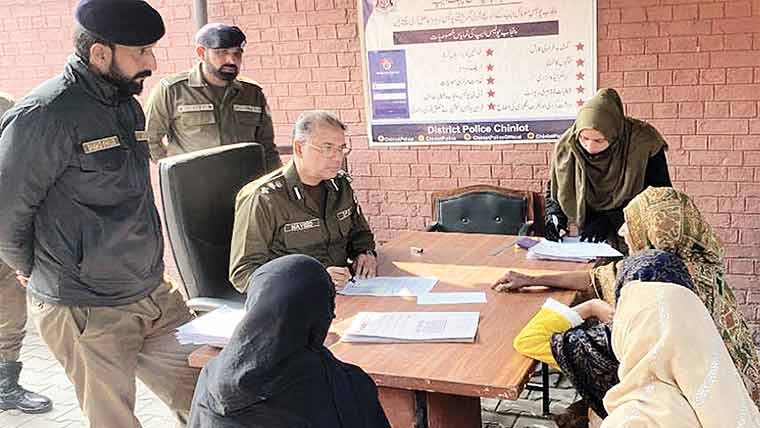  ڈی پی او چنیوٹ کی شہریوں کے مسائل فوری حل کرنیکی ہدایت 