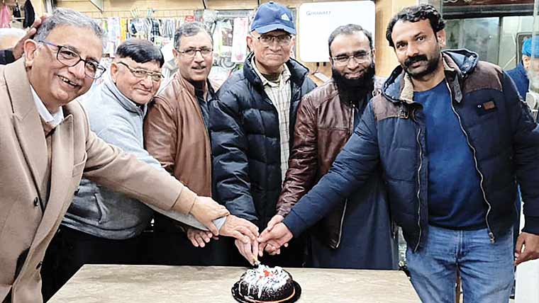 کرنل شیر خان شہید کے 56 ویں یوم پیدائش کا کیک کاٹا گیا