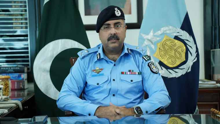 آ ئی جی اسلام آبادکی نیو ایئر نا ئٹ پر  ڈیوٹی دینے والے جوانوں کو شاباش