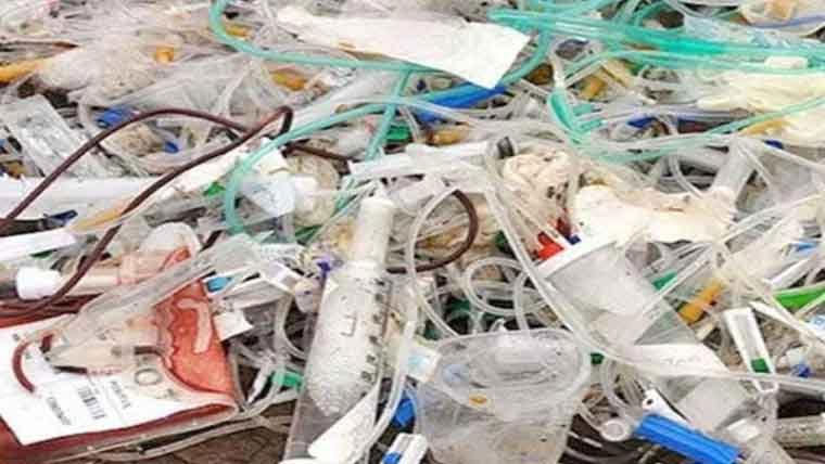 محکمہ صحت و ماحولیات کی غفلت ، نشاط آباد پل کے قریب میڈیکل ویسٹ پھینک  دیا گیا