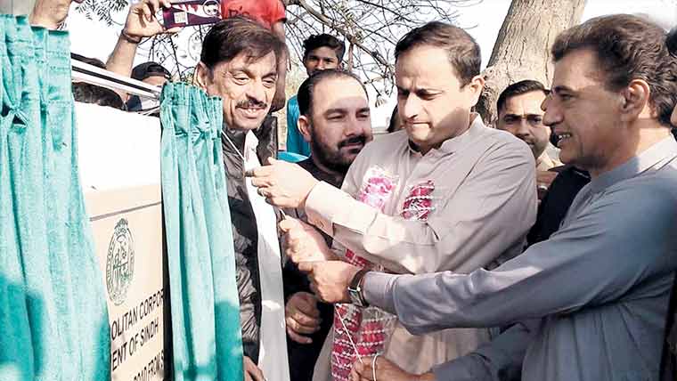 ہم جہاں کام کرتے وہاں رکاوٹیں ڈالی جاتی ہیں،میئر