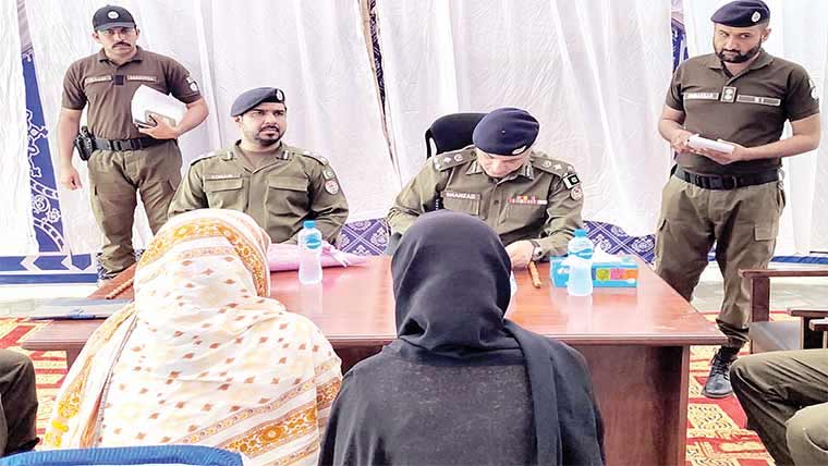 شہزاد آصف خان کی آر پی او آفس میں کھلی کچہری 