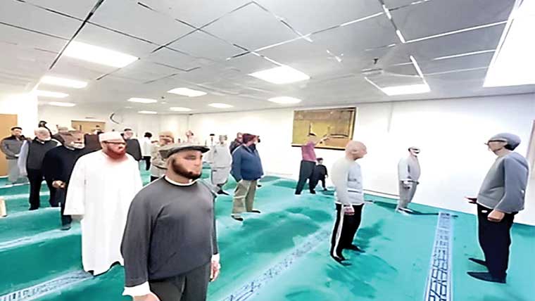 برطانیہ :مسجد میں بزرگوں کیلئے ورزش کلاس، ویڈیو وائرل