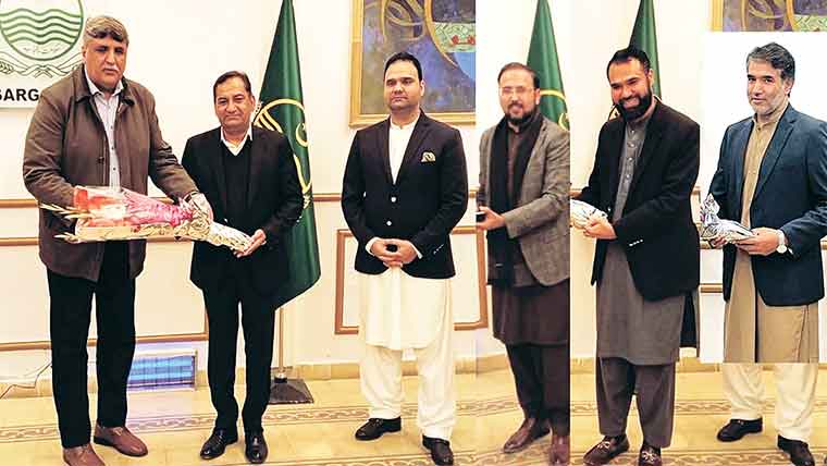  اعلیٰ کارکردگی والے افسروں اور ملازمین میں سرٹیفکیٹس تقسیم 