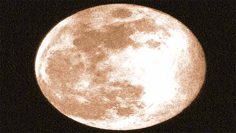 نئے سال کے پہلے سُپر مون کا دلکش نظارہ، چاند معمول سے بڑا دکھائی دیا 