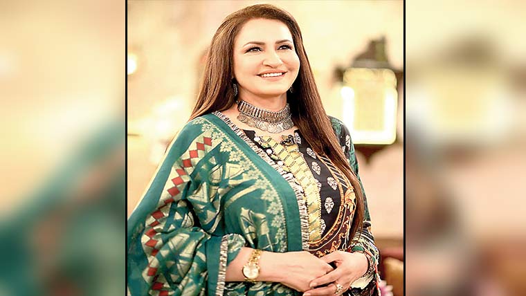 صبا فیصل کی شادی شدہ خواتین کیلئے نصیحت، سوشل میڈیا پر تنازع