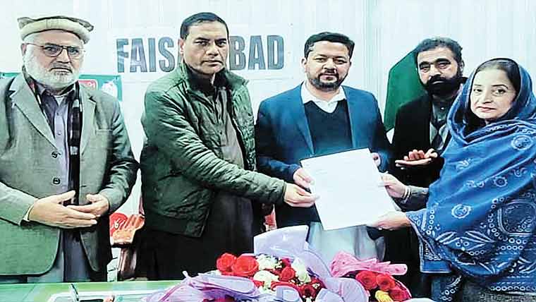  ای ایس ٹی اساتذہ کی سکیل 16 میں پروموشن، تقررنامے تقسیم 