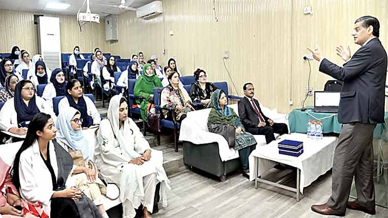 جنرل ہسپتال میں نرسنگ  لیڈرشپ ورکشاپ