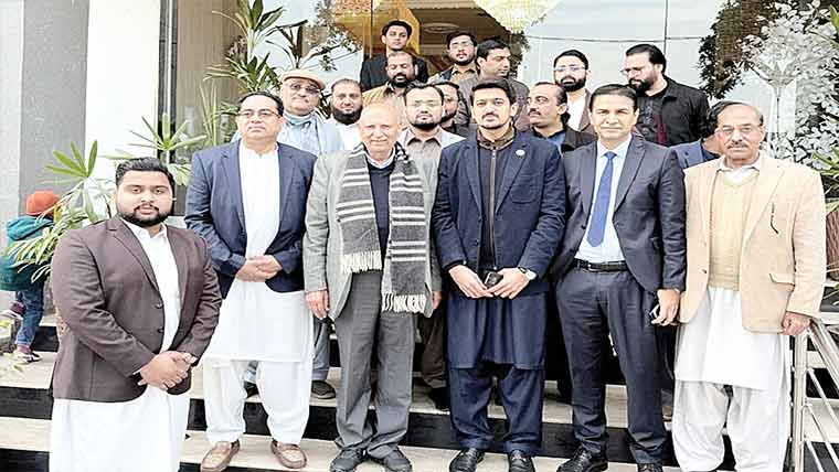 گجرات:ایڈمنسٹریٹر برسلز محمد  ناصر کے اعزاز میں ظہرانہ ،سابق  گورنر چودھری سرور کی شرکت 