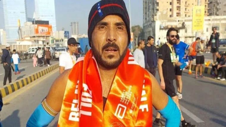 کراچی میں عالمی معیار کی میراتھون اسرار خٹک نے جیت لی 