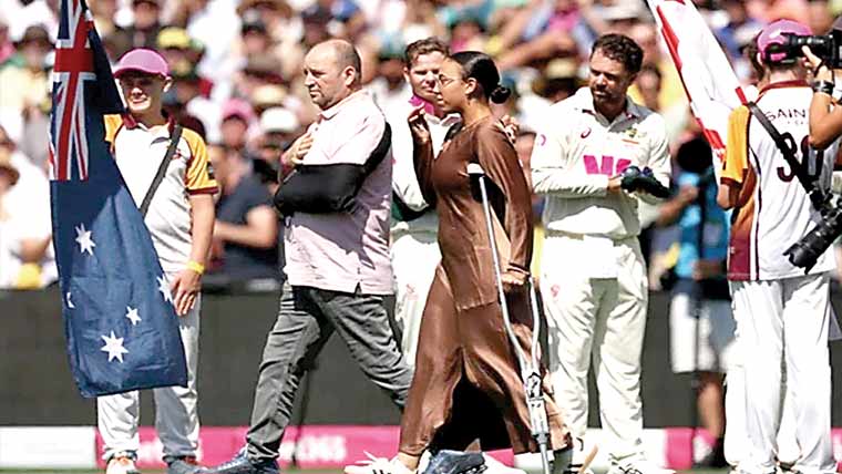 بونڈی بیچ کے ہیرو احمد کا سڈنی گراؤنڈ میں شاندار استقبال 