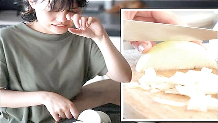 اب پیاز کاٹتے آنسو نہیں بہیں گے ، سادہ حل جانئے