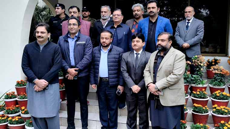 صدر گوجرانوالہ چیمبر کی وزیر صحت، کمشنر، ڈی سی سے ملاقات 