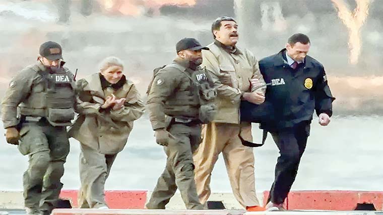 وینزویلا کا اغوا شدہ صدر اور جنگی قیدی ہوںـ مادورو کی امریکی عدالت میں پیشی، پائوں میں بیڑیاں 