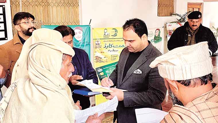 ڈپٹی کمشنر نے شہریوں کے مسائل سنے ،موقع پر احکامات جاری 