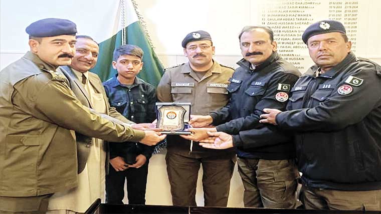 کانسٹیبل کی ریٹائرمنٹ پر ڈی پی او آفس میں الوداعی تقریب 